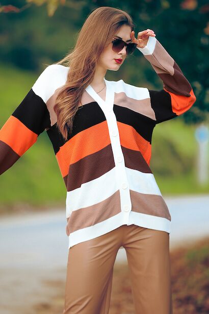 Kadın Renkli Düğmeli Uzun Triko Hırka  Kahverengi